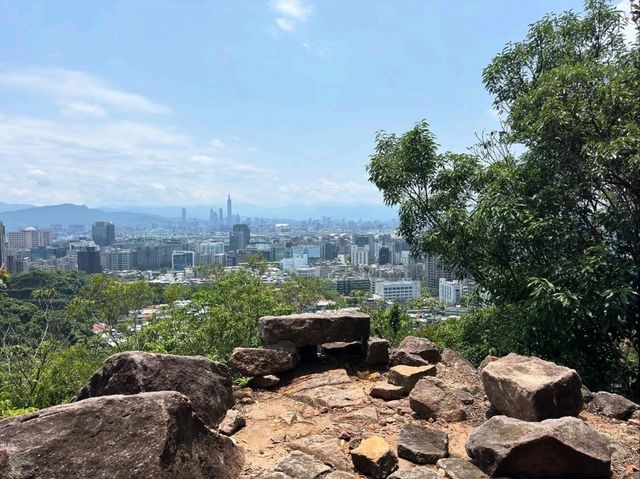 Jinmianshan Scissor Rock Hike Was Short Steep and Kinda Epic