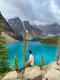 Moraine Lake ยอมในความฟ้าของทะเลสาบ