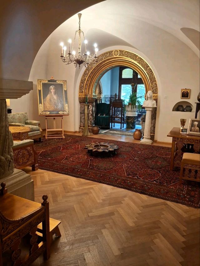 Exploring the Elegance of Peleș Castle Exploring the Elegance of Peleș Castle