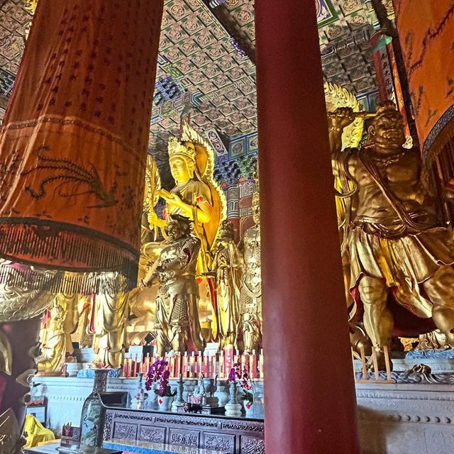 A Peaceful Journey at Chongsheng Temple