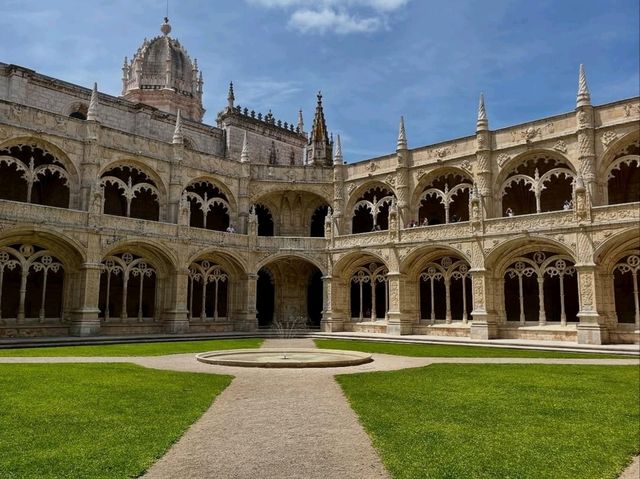 Marveling at the Splendor of Mosteiro dos Jerónimos Marveling at the Splendor of Mosteiro dos Jerónimos