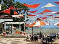 คาเฟ่ Theme สีส้ม ริมทะเลบางแสน!