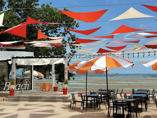 คาเฟ่ Theme สีส้ม ริมทะเลบางแสน! คาเฟ่ Theme สีส้ม ริมทะเลบางแสน!