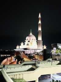 The Beauty of Putra Mosque: An Iconic Symbol of Putrajaya’s Elegance