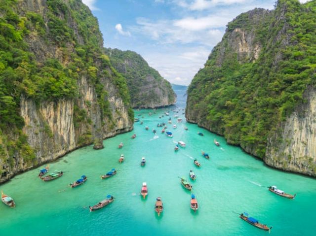 피피섬(Phi Phi Islands) – 에메랄드빛 천국