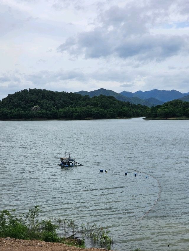 ร้านอาหารกษิรัตน์ | แก่งกระจาน จ.เพชรบุรี