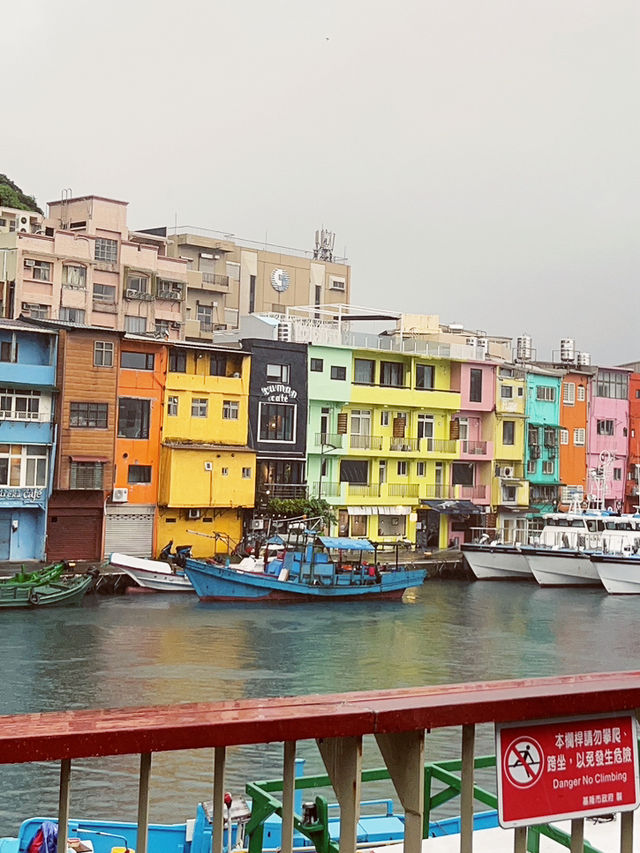 🌈 Keelung's Magical Transformation: Where Fishing Port Becomes a Living Rainbow! 🎨
