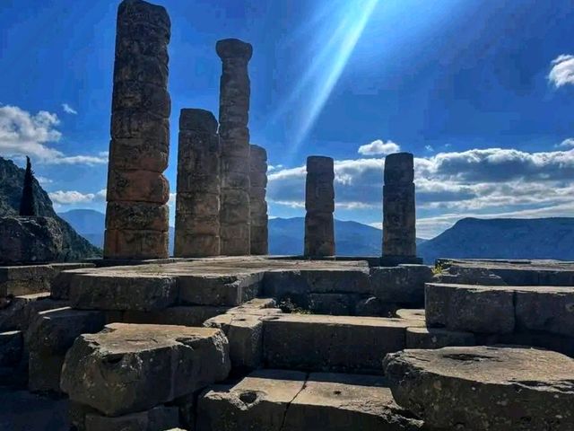 🏛️ Delphi – The Ancient Navel of the World