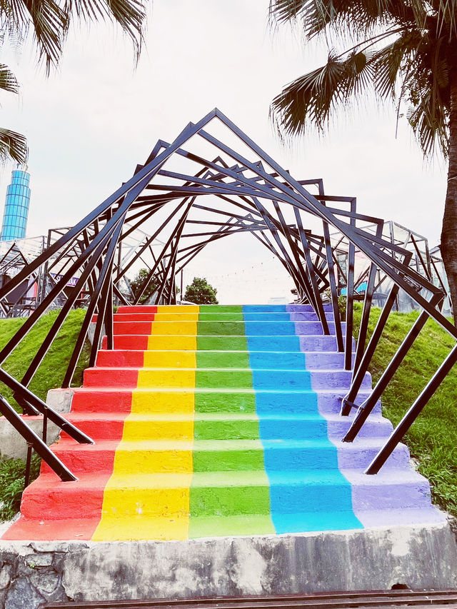 🎨 JB Street Art District: Where Colorful Buildings & Murals Bring the City to Life! 🌈