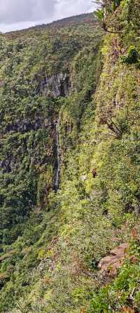 Alexandra Falls - Visit with Secretoo