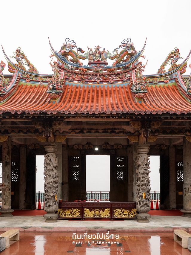 ไหว้พระในวันที่ฝนพรำ บรรยากาศสงบอย่างบอกไม่ถูก ไหว้พระในวันที่ฝนพรำ บรรยากาศสงบอย่างบอกไม่ถูก