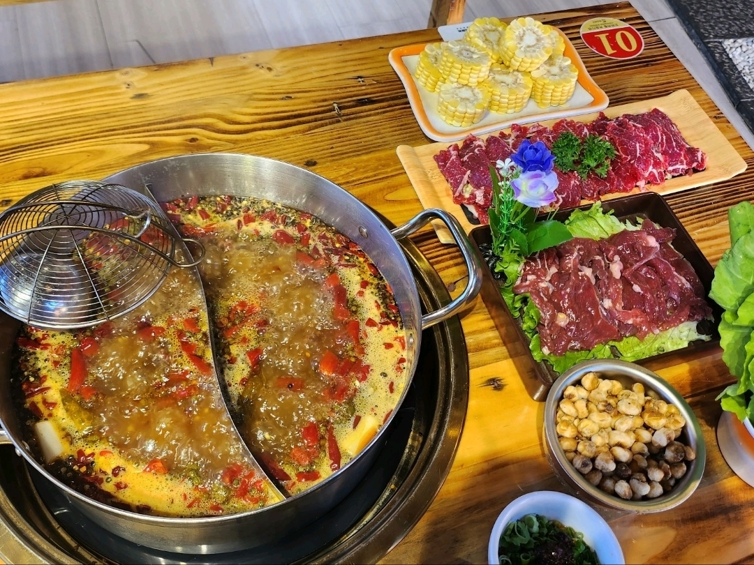 Tiancun Sour Soup Yak Hot Potで堪能する麻辣ヤク火鍋。 | Trip.com 麗江
