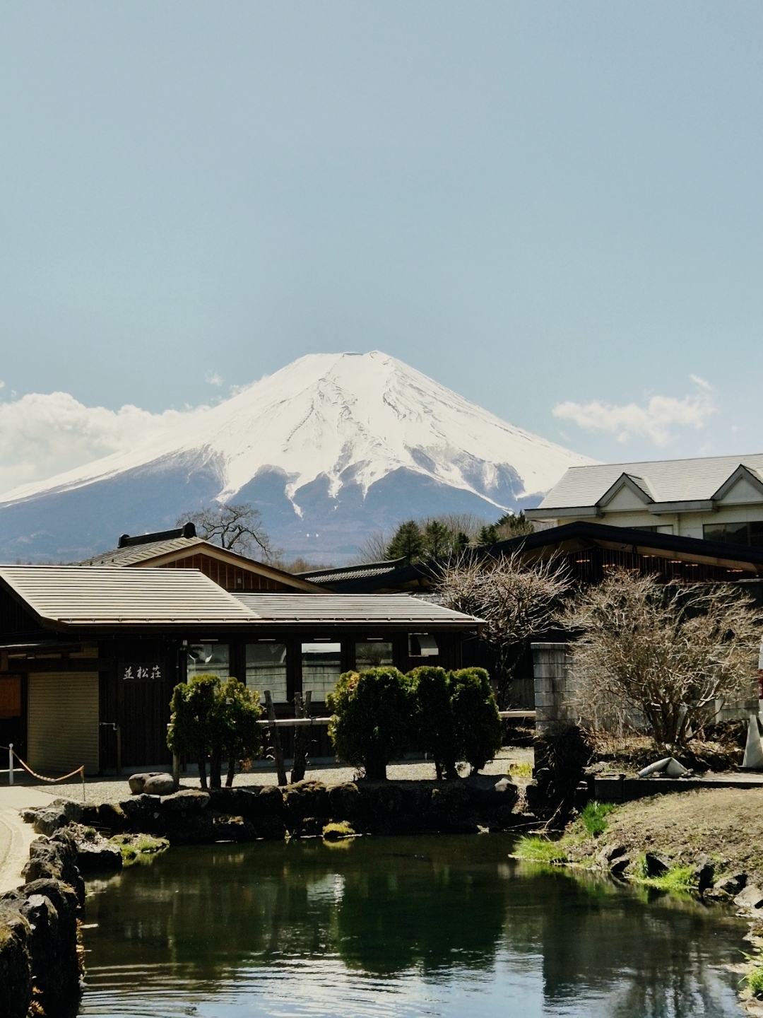 Unpopular Opinion: Oshino Hakkai is a beautiful tourist trap.