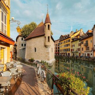 ปักหมุด Annecy ฝรั่งเศส ท่องเมืองการค้าโบราณริมทะเลสาบอานซี ชมปราสาทหรูบนเนินเขาและสะพานหิน ⛰️🌊
