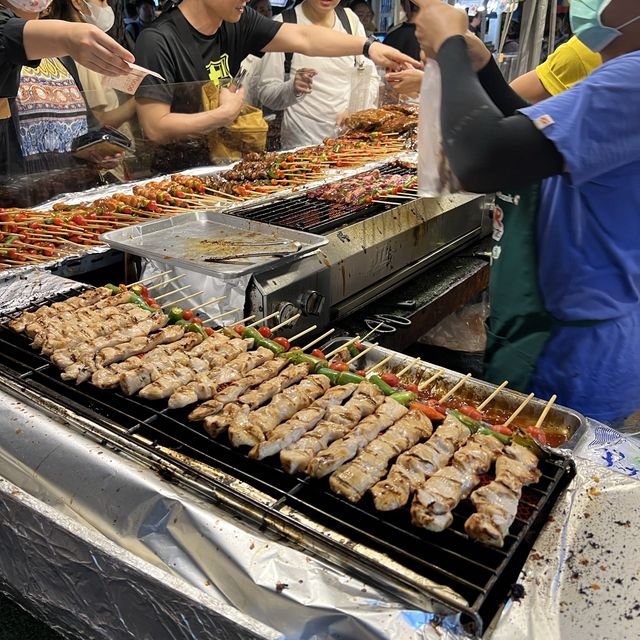 美食劣食盡在Jodd Fairs夜市