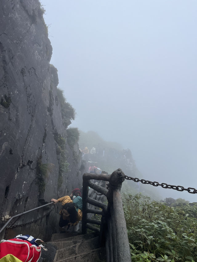 挑戰1200級台階，只為一睹紅雲金頂！
