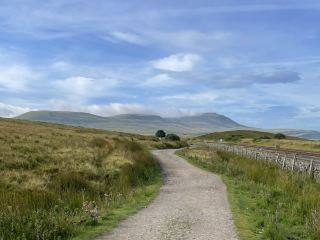 Take a walk around Whernside mountain! ⛰️ 