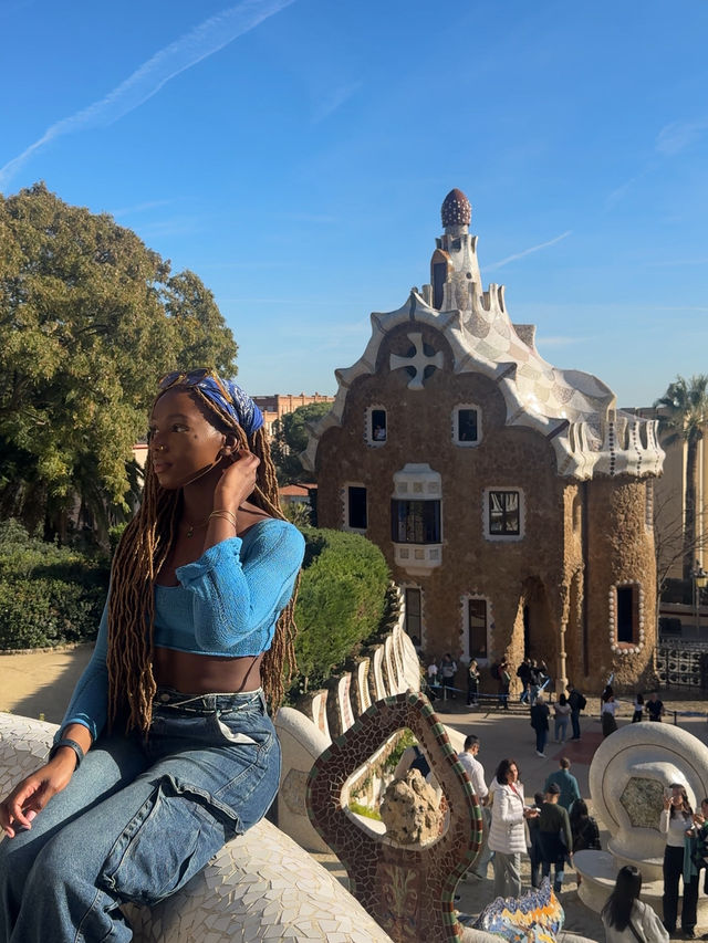 Exploring the colorful wonder of Park Güell 🎨🌿✨