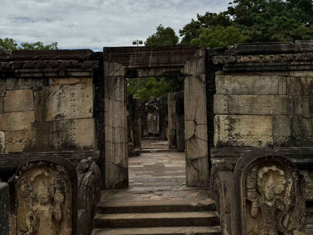 Ruins & Royalty: Polonnaruwa Uncovered 👑📜