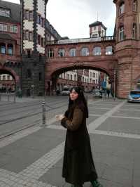 Wander Through Frankfurt: Classics, Culture, and Bridges 🇩🇪🥨