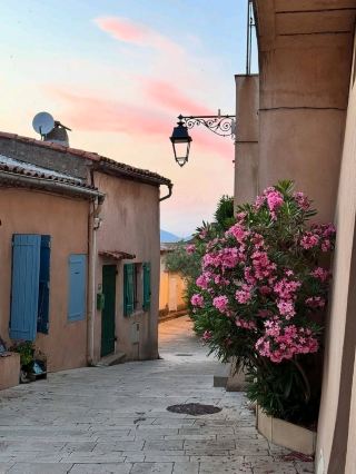 🌿 Gassin: A Hilltop Jewel Overlooking the Glamour of Saint-Tropez 🇫🇷✨
