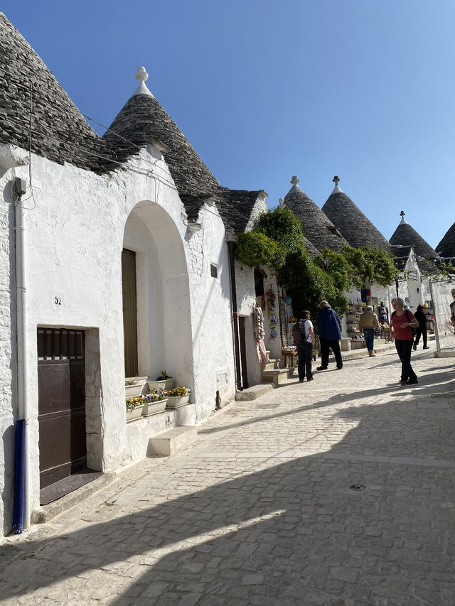 Wandering through Alberobello: Review of a fairytale village of trulli tradition 