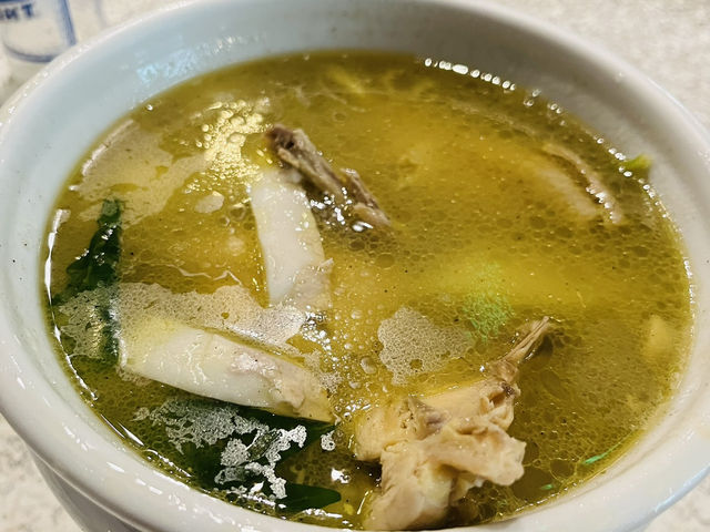 まずはトランジットタイムに腹ごしらえ