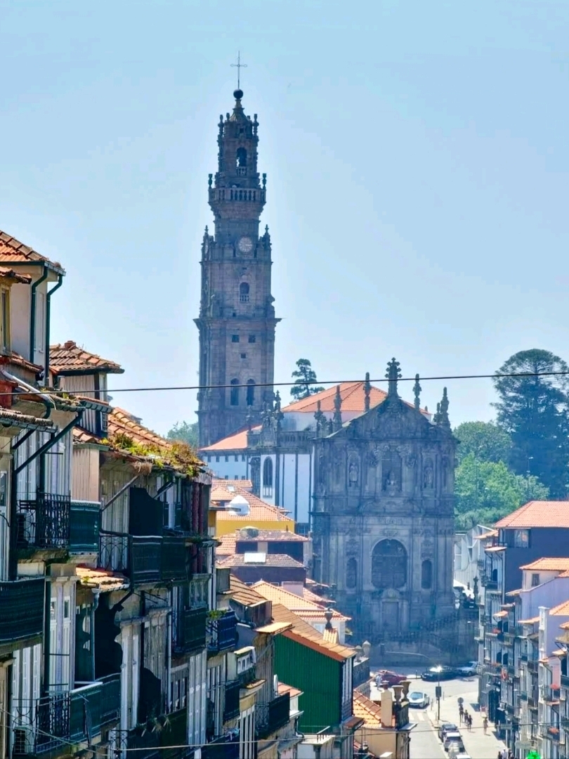Phố đi bộ Porto: Nét quyến rũ đặc trưng của buổi sáng 🌅🏙️