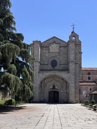 🏰 Underrated Ávila: Why Santo Tomás Monastery Beats the Cathedral 🙌