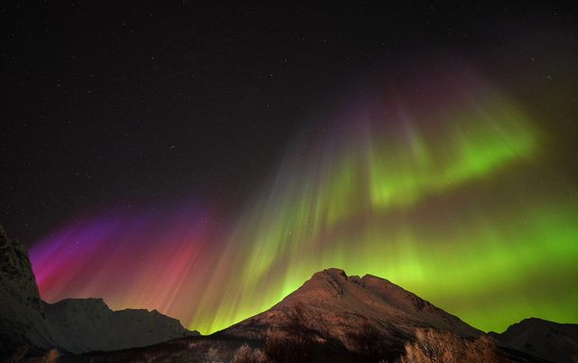 Captured the aurora, Norway's aurora borealis erupted in 6 colors.