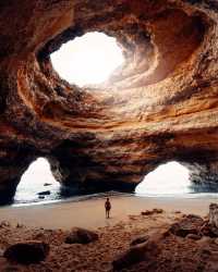 Unveiling the Hidden Gems of Algarve: The Iconic Benagil Cave 🚣‍♂️🏞️