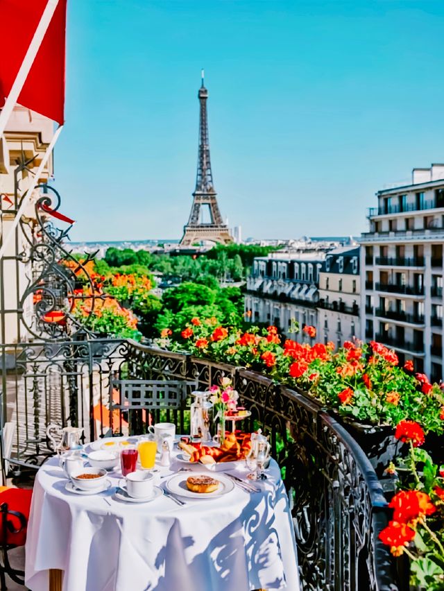 Luxury hotel in Paris where you can lie down and see the Eiffel Tower.