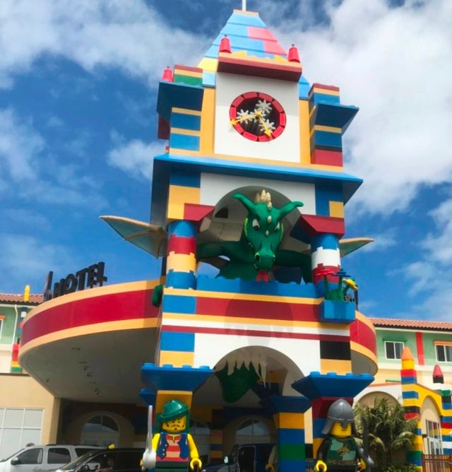 Let children scream in the LEGO-themed park - a big world created by small building blocks.