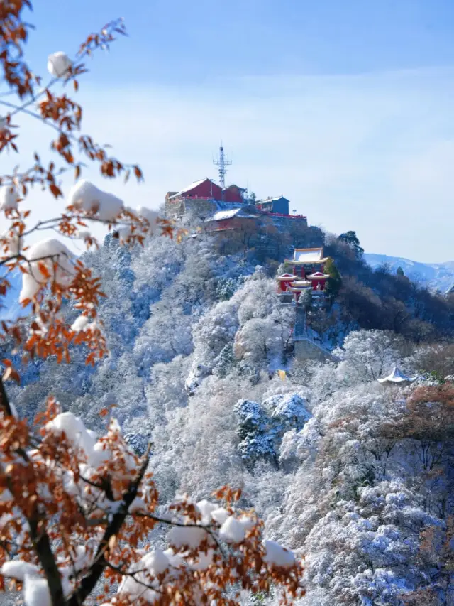 It is said that the most spiritual mountain around Xi'an for New Year's blessings is Nanwutai