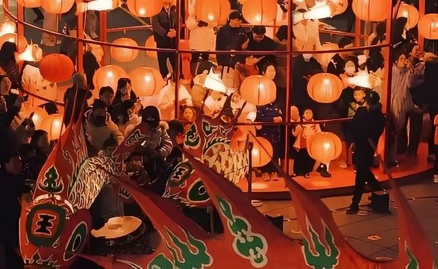 成都元宵必打卡！｜交子大道闹元宵超热闹