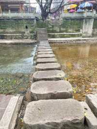 重慶偏岩古鎮丨黑水灘河消夏避暑，黃葛樹盤根錯節，雙槍老太婆