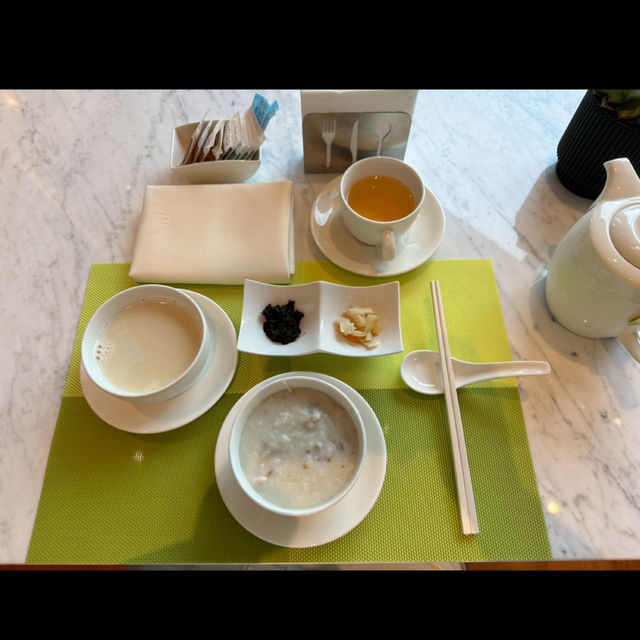 럭셔리한 코스식 호텔 조식 <Oakroom breakfast>