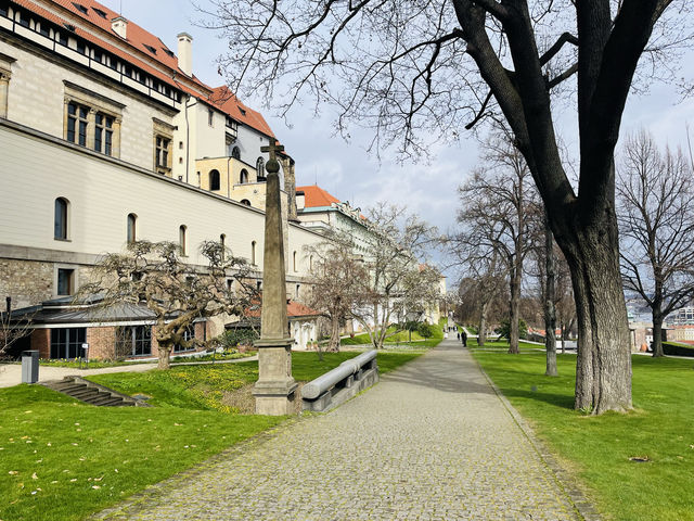 布拉格城堡的春天