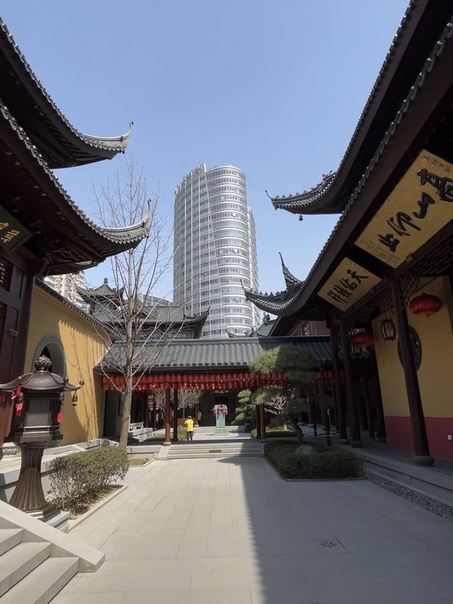 為什麼上海失業的人喜歡跑來玉佛寺? 為什麼上海失業的人喜歡跑來玉佛寺?