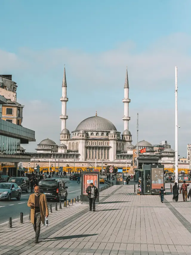 Istanbul citywalk | Taksim Square