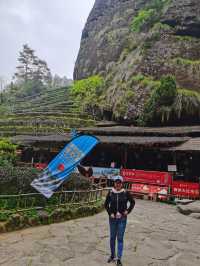 岩石清澈，樹木翠綠，茶香四溢，武夷山國家公園的真實體驗