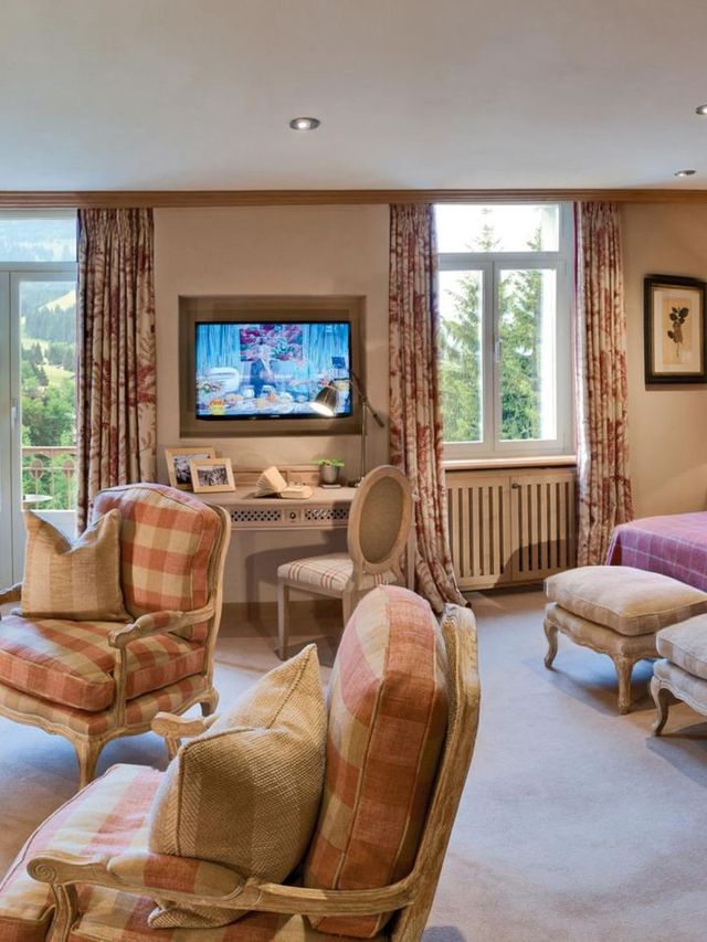 🏰✨ Gstaad's Grandeur: A Palace of Alpine Dreams 🌄