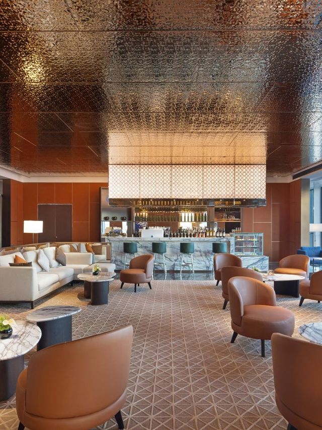 🏨✨ Shenzhen Stay: High-Rise Comfort & Connectivity 🌐🛌