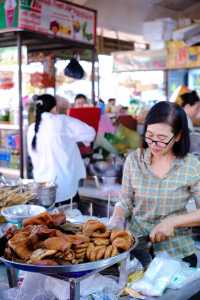 Essential visit for Cambodia tourism: Guide to Phnom Penh Central Market in Cambodia 🇰🇭