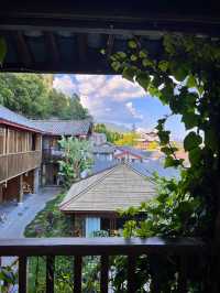 不用行山都可以俯瞰古城嘅民宿｜麗江。