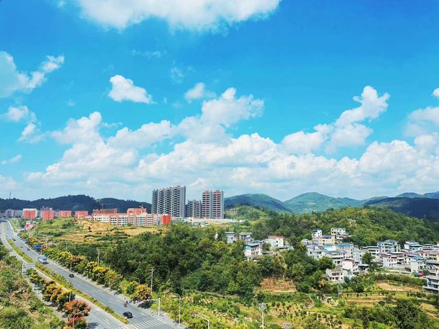 《凤凰凯盛酒店，帶你領略古城風情》。