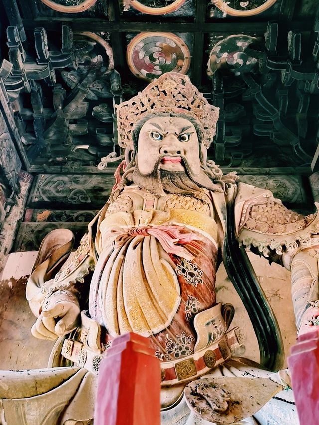寺內建築精美，融合了建築、雕塑、繪畫等藝術。