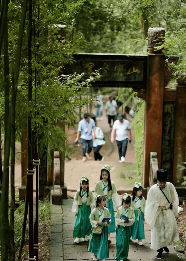 國慶出行~  小眾微度假眉山三天兩晚遊之中岩寺。