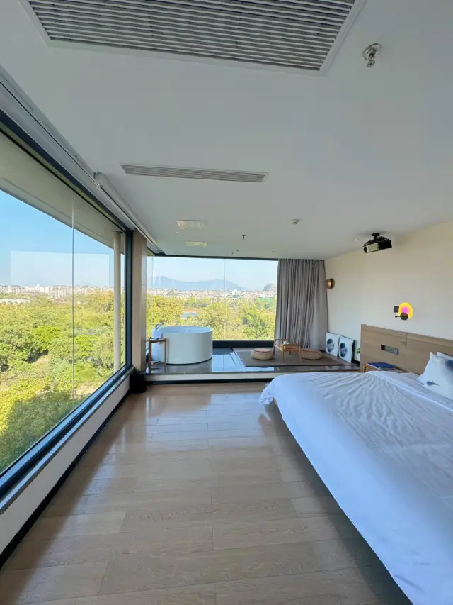 Guilin! Full river view room! View the Li River from your bed!