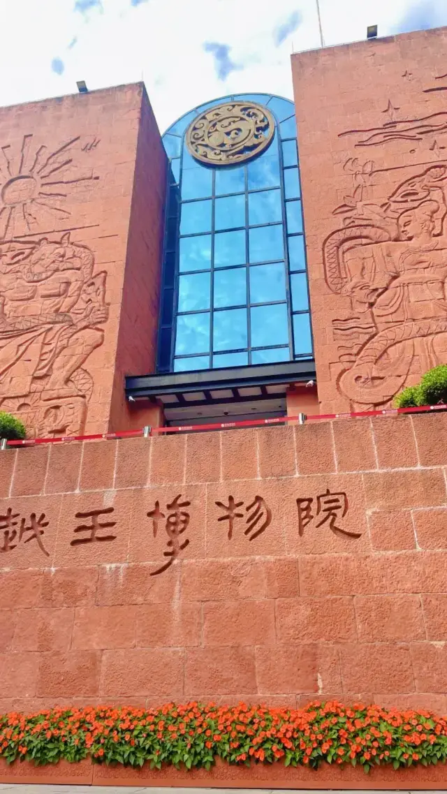 Do I need to buy a ticket to visit the Nanyue King Museum Mausoleum Exhibition Area? 